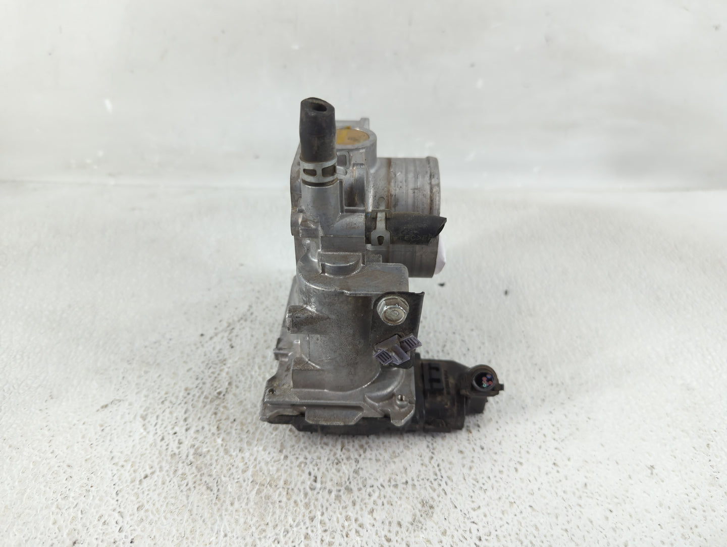 2016-2022 Honda Civic Throttle Body P/N:M40227 M60911, GMH1A Fits Fits 2016 2017 2018 2019 2020 2021 2022 OEM Used Auto Part