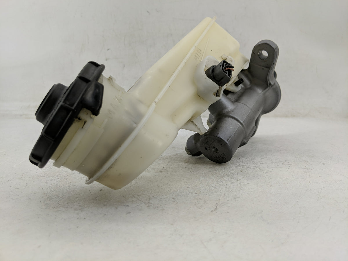 Honda Civic Brake Master Cylinder 1312687 - Oemusedautoparts1.com
