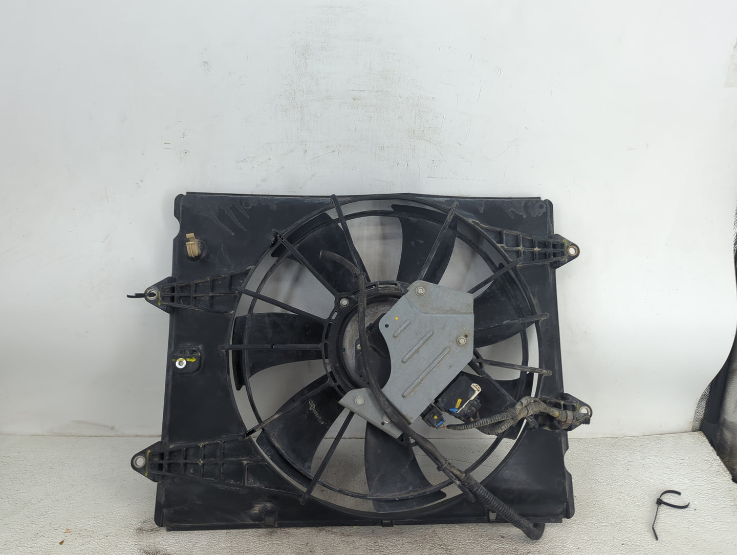 2016-2021 Honda Civic Electric Radiator Cooling Fan Motor Assembly Fits Fits 2016 2017 2018 2019 2020 2021 OEM Used Auto Par