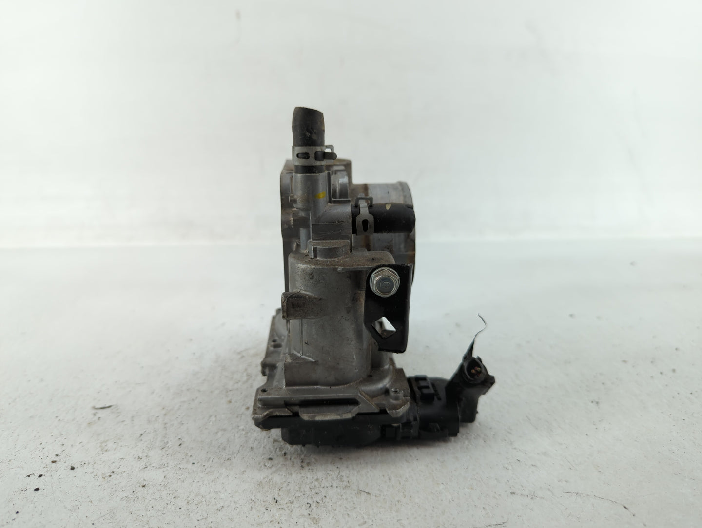 2016-2022 Honda Civic Throttle Body P/N:GMH1A Fits Fits 2016 2017 2018 2019 2020 2021 2022 OEM Used Auto Parts - Oemusedauto