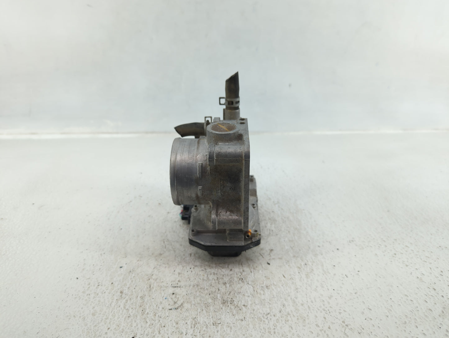 2016-2022 Honda Civic Throttle Body P/N:GMH1A M60618 Fits Fits 2016 2017 2018 2019 2020 2021 2022 OEM Used Auto Parts - Oemu