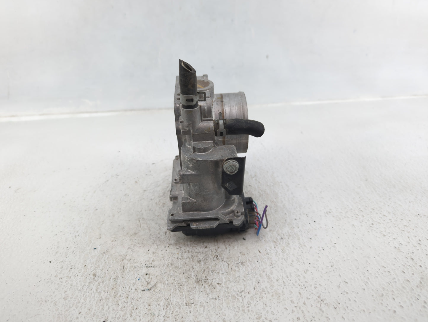 2016-2022 Honda Civic Throttle Body P/N:GMH1A M60618 Fits Fits 2016 2017 2018 2019 2020 2021 2022 OEM Used Auto Parts - Oemu