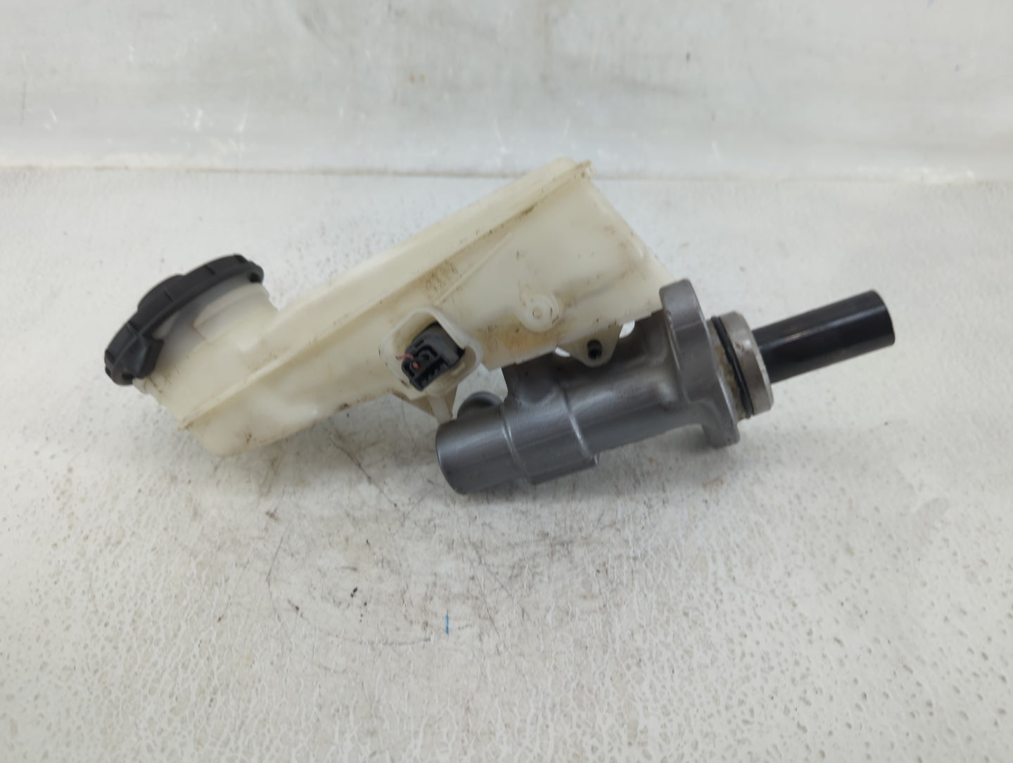 2016-2021 Honda Civic Brake Master Cylinder 607390 - Oemusedautoparts1.com