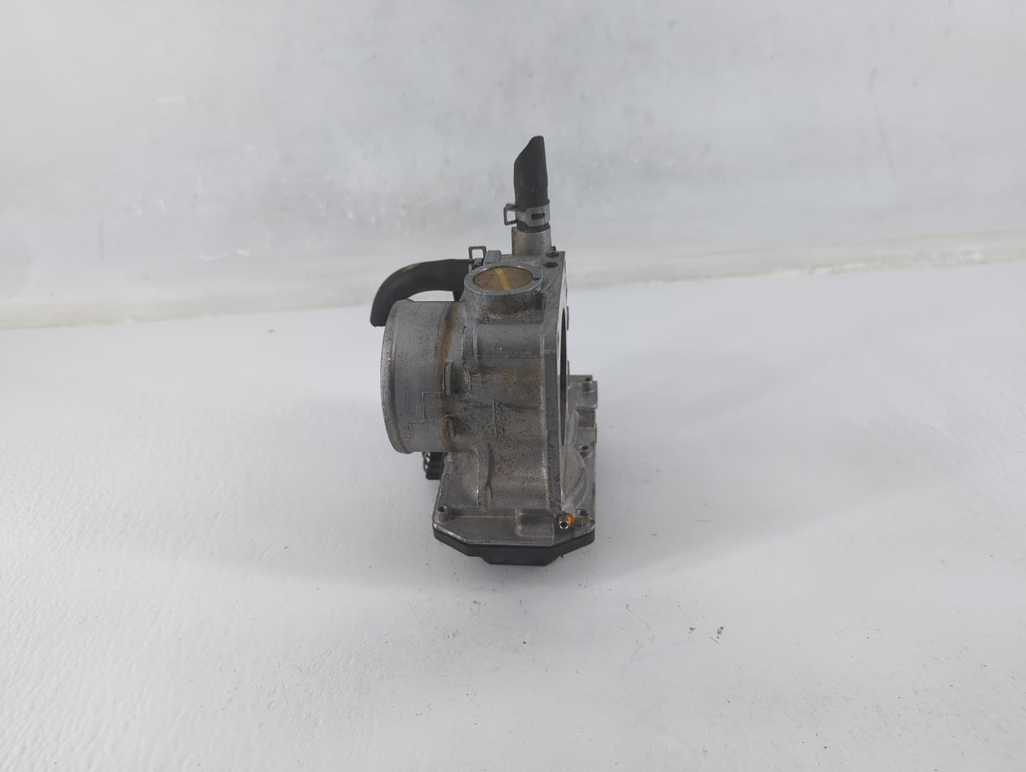 2016-2022 Honda Civic Throttle Body P/N:GMH1A M60912 Fits Fits 2016 2017 2018 2019 2020 2021 2022 OEM Used Auto Parts - Oemu