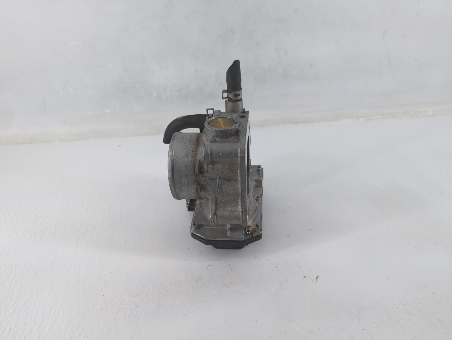 2016-2022 Honda Civic Throttle Body P/N:GMH1A M60912 Fits Fits 2016 2017 2018 2019 2020 2021 2022 OEM Used Auto Parts - Oemu