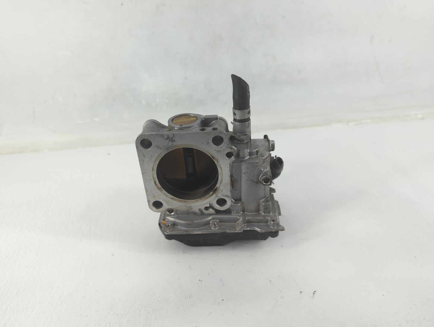 2016-2022 Honda Civic Throttle Body P/N:GMH1A M60912 Fits Fits 2016 2017 2018 2019 2020 2021 2022 OEM Used Auto Parts - Oemu