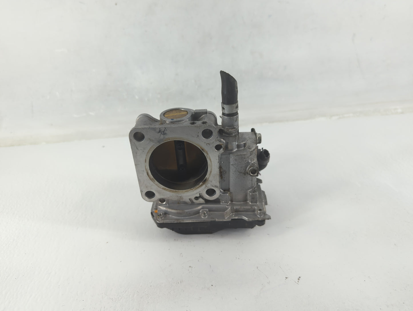 2016-2022 Honda Civic Throttle Body P/N:GMH1A M60912 Fits Fits 2016 2017 2018 2019 2020 2021 2022 OEM Used Auto Parts - Oemu
