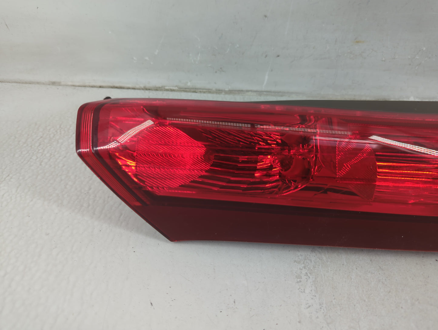 2015-2016 Honda Cr-V Tail Light Assembly Passenger Right OEM P/N:UP12EXT1WX Fits Fits 2015 2016 OEM Used Auto Parts - Oemuse