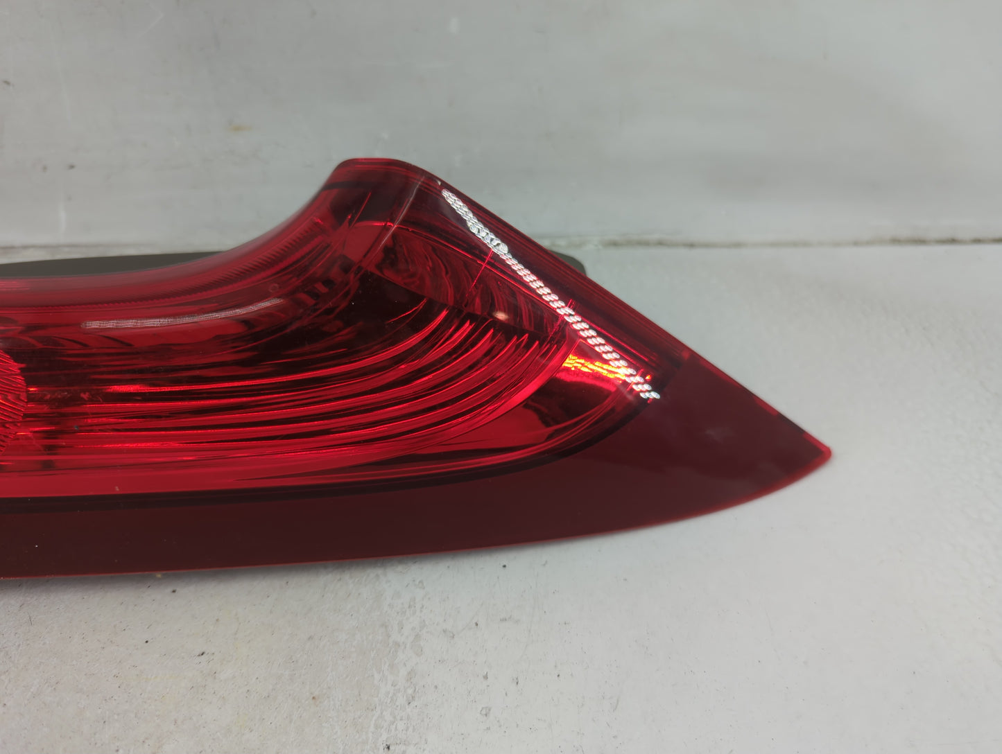 2015-2016 Honda Cr-V Tail Light Assembly Passenger Right OEM P/N:UP12EXT1WX Fits Fits 2015 2016 OEM Used Auto Parts - Oemuse