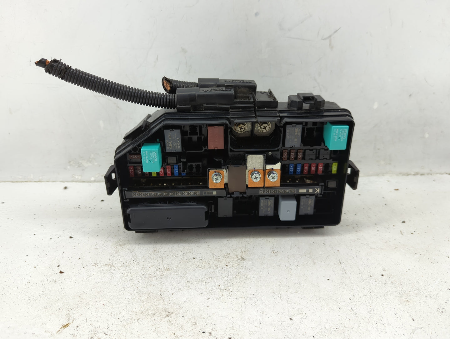 2015-2016 Honda Cr-V Fusebox Fuse Box Panel Relay Module P/N:T1W A010 Fits Fits 2015 2016 OEM Used Auto Parts - Oemusedautop