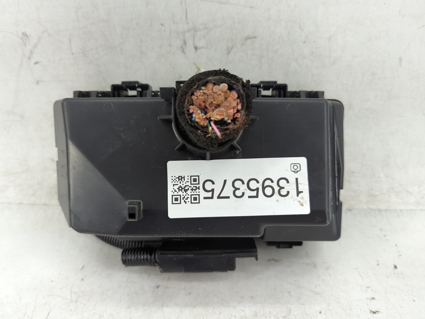 2015-2016 Honda Cr-V Fusebox Fuse Box Panel Relay Module P/N:T1W A010 Fits Fits 2015 2016 OEM Used Auto Parts - Oemusedautop