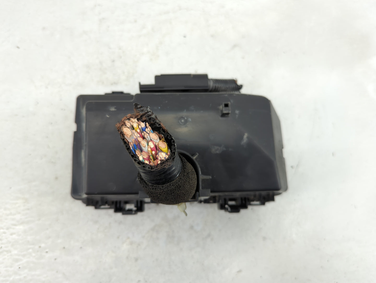 2015-2016 Honda Cr-V Fusebox Fuse Box Panel Relay Module P/N:T0AA011 Fits Fits 2015 2016 OEM Used Auto Parts - Oemusedautopa