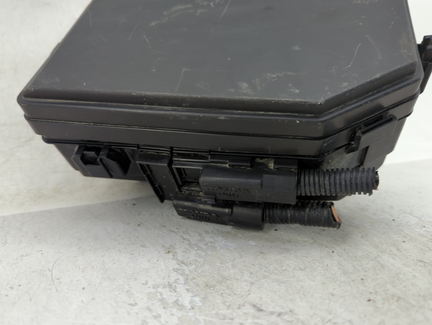 2015-2016 Honda Cr-V Fusebox Fuse Box Panel Relay Module Fits Fits 2015 2016 OEM Used Auto Parts - Oemusedautoparts1.com