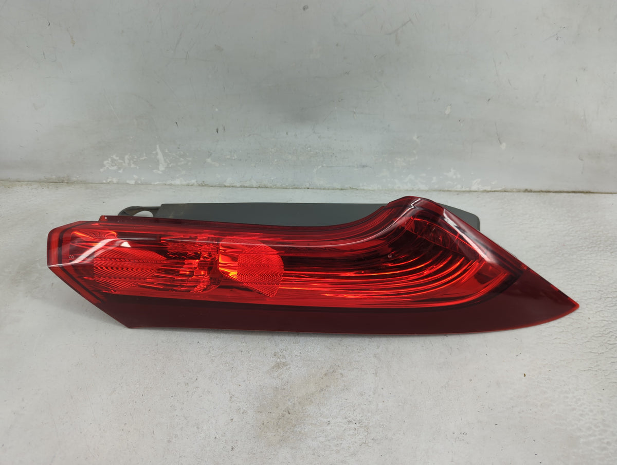 2015-2016 Honda Cr-V Tail Light Assembly Passenger Right OEM P/N:UH30CX TOAA Fits Fits 2015 2016 OEM Used Auto Parts - Oemus