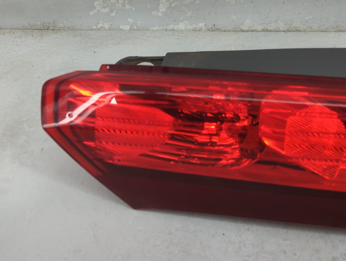 2015-2016 Honda Cr-V Tail Light Assembly Passenger Right OEM P/N:UH30CX TOAA Fits Fits 2015 2016 OEM Used Auto Parts - Oemus