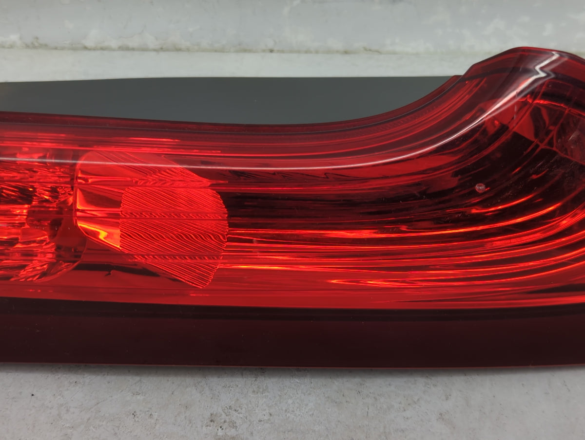 2015-2016 Honda Cr-V Tail Light Assembly Passenger Right OEM P/N:UH30CX TOAA Fits Fits 2015 2016 OEM Used Auto Parts - Oemus