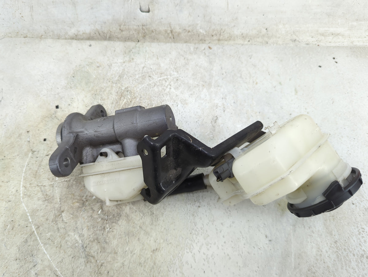 2012-2016 Honda Cr-v Brake Master Cylinder 1496552 - Oemusedautoparts1.com