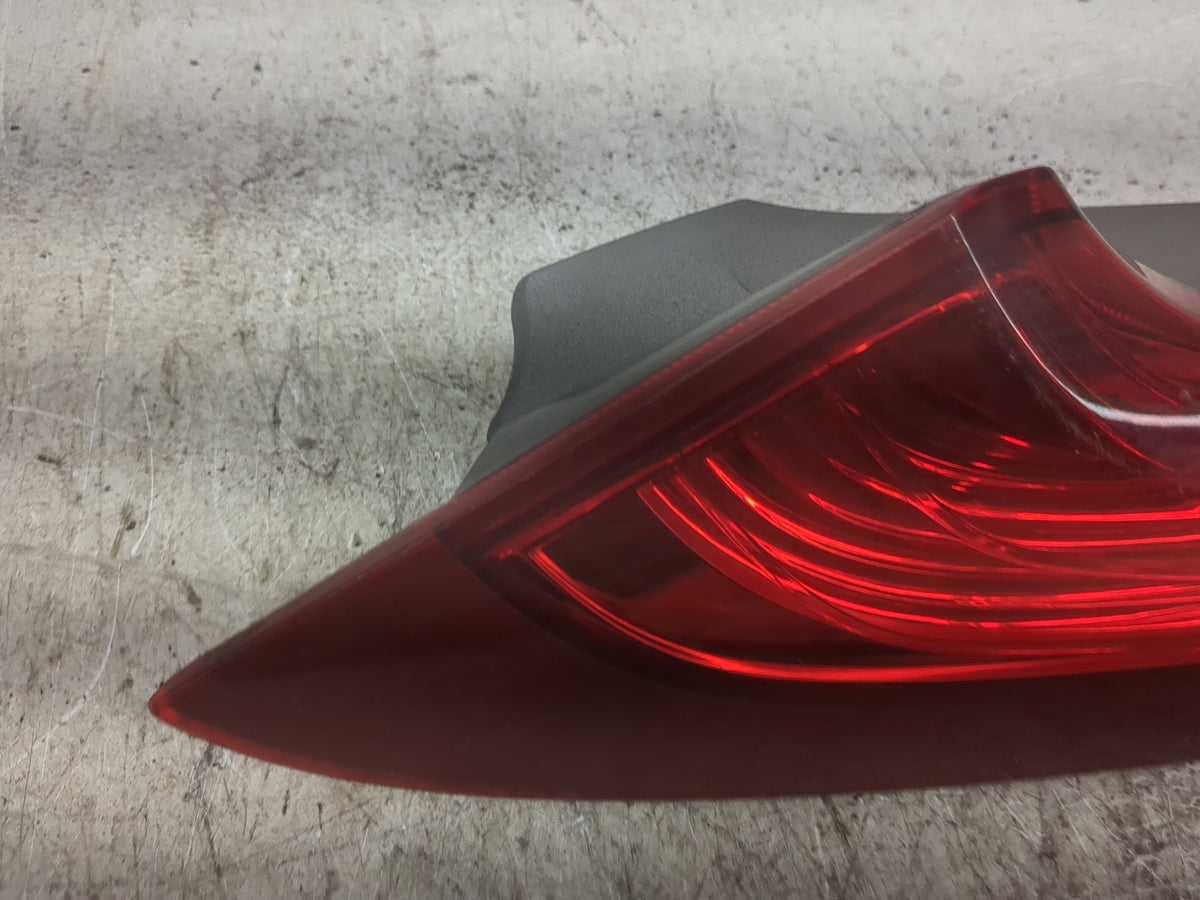 2015-2016 Honda Cr-v Driver Left Side Deck Lid Mounted Tail Light Red - Oemusedautoparts1.com