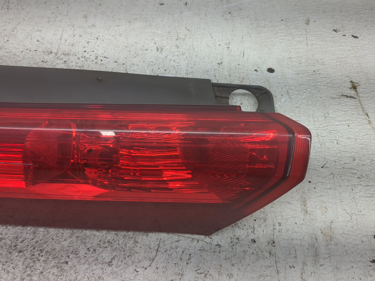 2015-2016 Honda Cr-v Driver Left Side Deck Lid Mounted Tail Light Red - Oemusedautoparts1.com