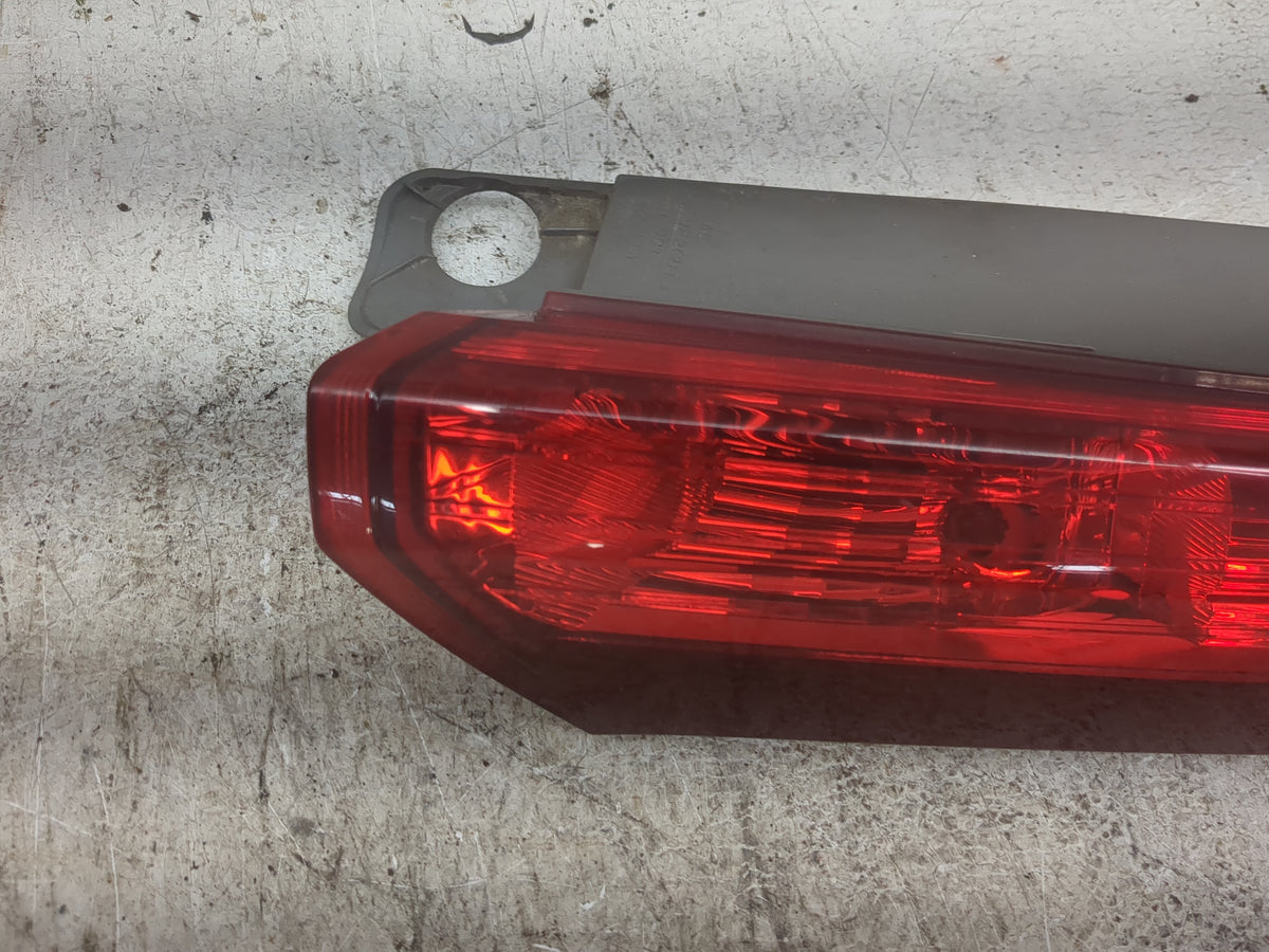 2015-2016 Honda Cr-v Passenger Right Side Deck Lid Mounted Tail Light - Oemusedautoparts1.com
