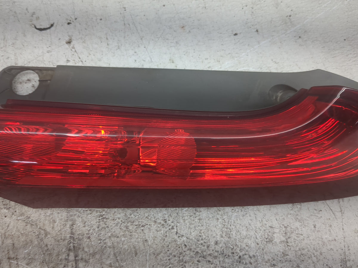 2015-2016 Honda Cr-v Passenger Right Side Deck Lid Mounted Tail Light - Oemusedautoparts1.com