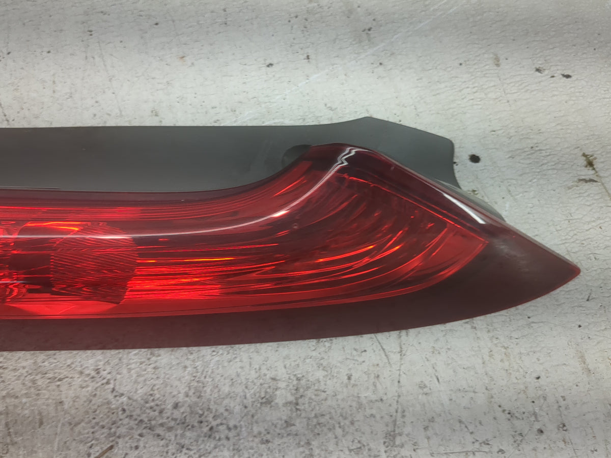 2015-2016 Honda Cr-v Passenger Right Side Deck Lid Mounted Tail Light - Oemusedautoparts1.com