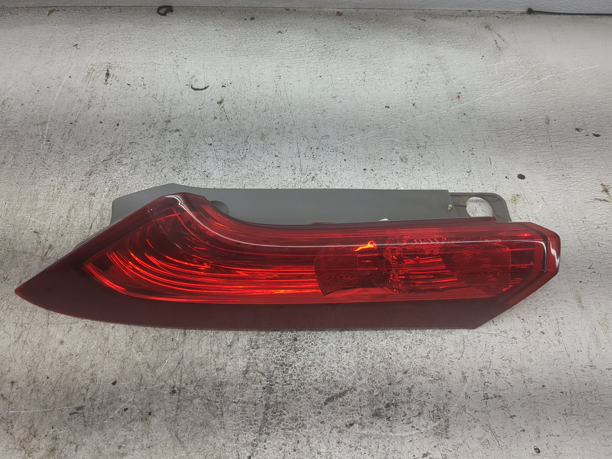 2015-2016 Honda Cr-v Driver Left Side Deck Lid Mounted Tail Light 1501844 - Oemusedautoparts1.com