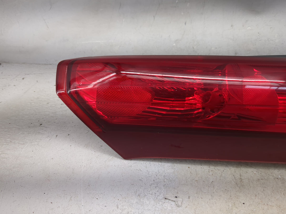 2015-2016 Honda Cr-v Passenger Right Side Deck Lid Mounted Tail Light 1512596 - Oemusedautoparts1.com
