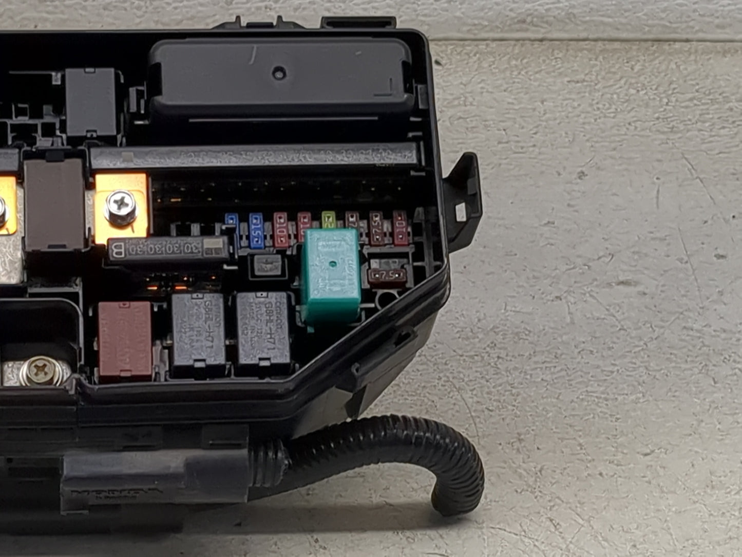 2015-2016 Honda Cr-V Fusebox Fuse Box Panel Relay Module P/N:38250-T1W-A011-M1 T1W-A010 Fits Fits 2015 2016 OEM Used Auto Pa