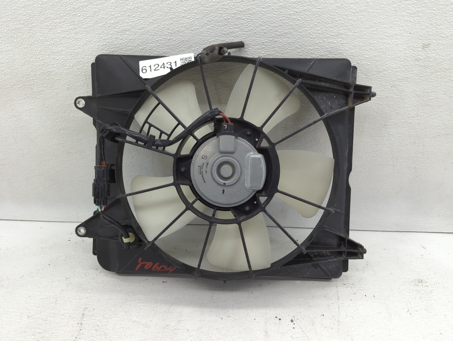 2015-2016 Honda Cr-v Left Radiator Fan Motor Assembly - Oemusedautoparts1.com