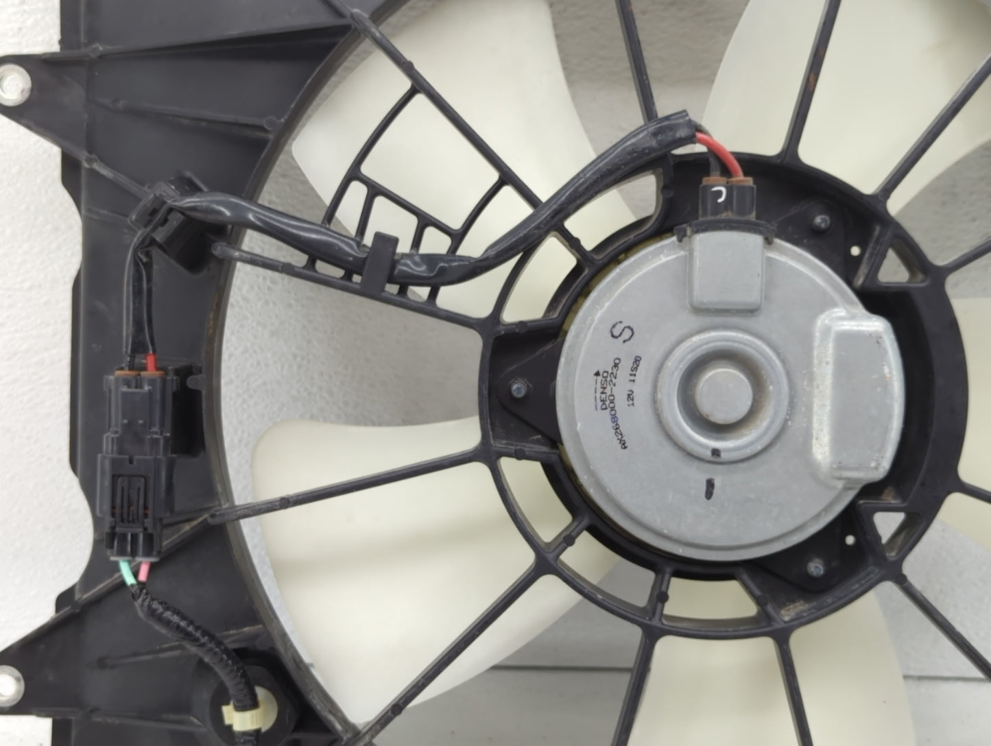 2015-2016 Honda Cr-v Left Radiator Fan Motor Assembly - Oemusedautoparts1.com