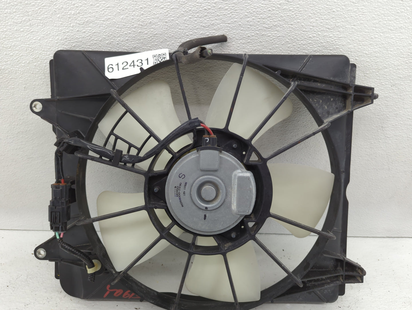 2015-2016 Honda Cr-v Left Radiator Fan Motor Assembly - Oemusedautoparts1.com