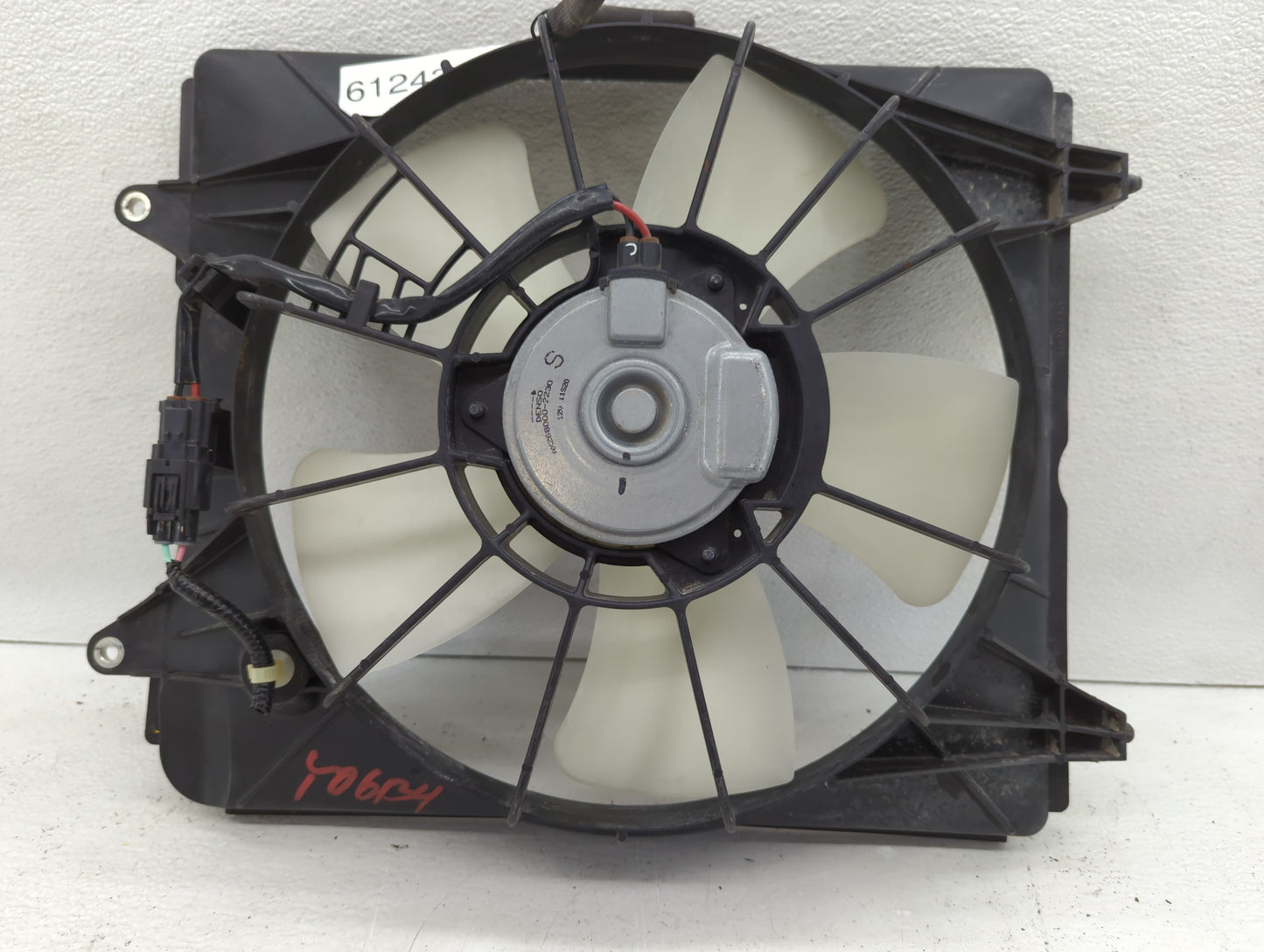 2015-2016 Honda Cr-v Left Radiator Fan Motor Assembly - Oemusedautoparts1.com