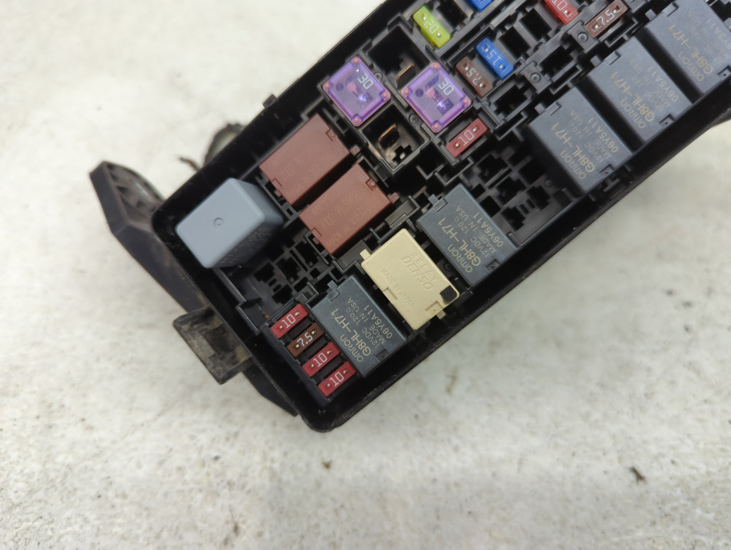 2015-2016 Honda Fit Fusebox Fuse Box Panel Relay Module Fits Fits 2015 2016 OEM Used Auto Parts - Oemusedautoparts1.com
