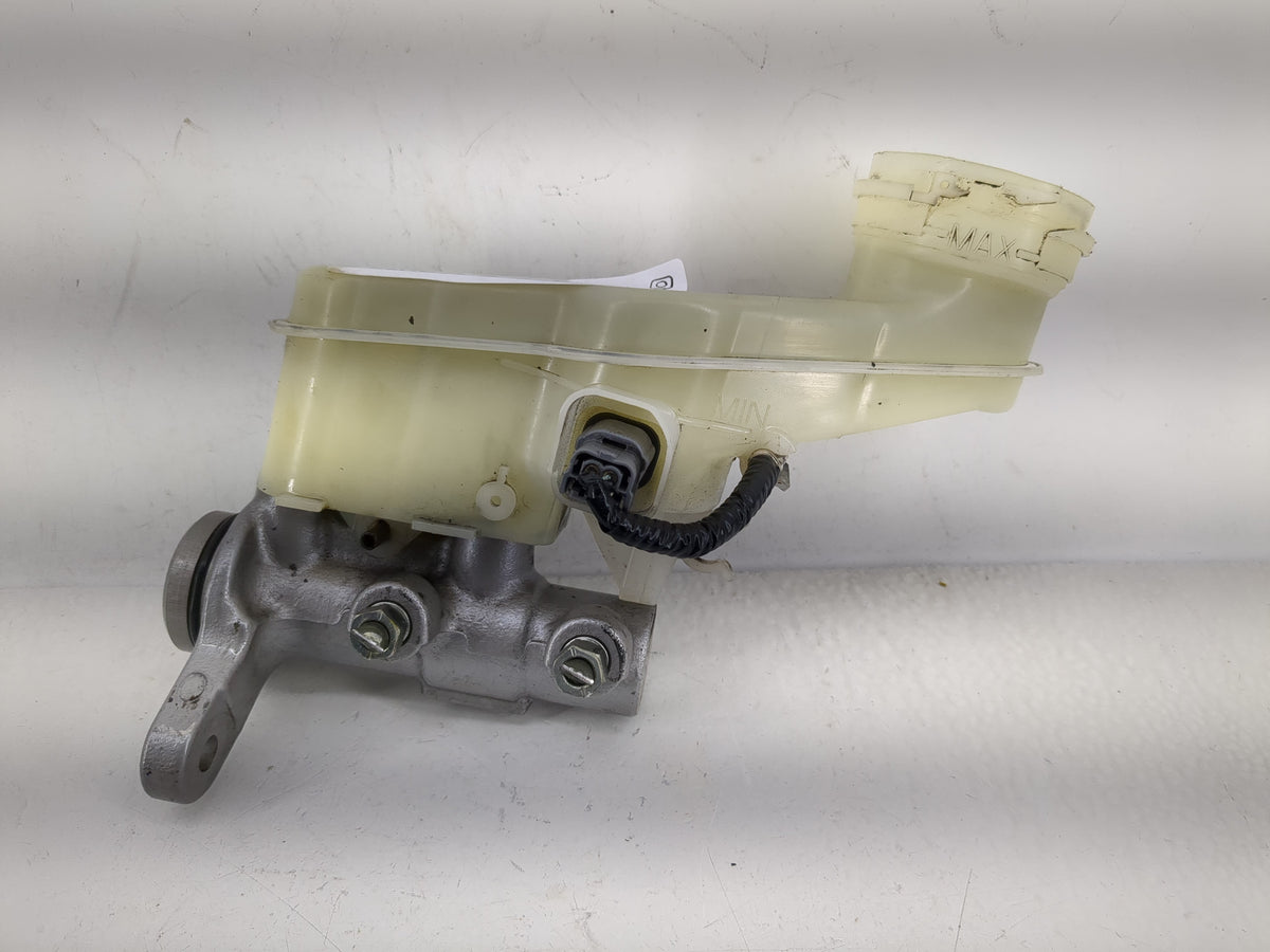2016-2022 Honda Hr-v Brake Master Cylinder 1209093 - Oemusedautoparts1.com