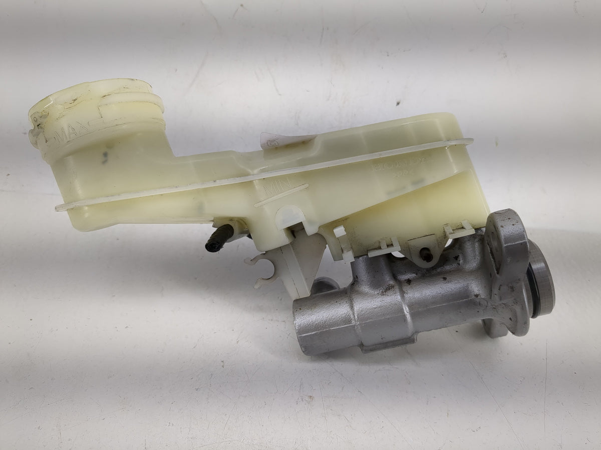 2016-2022 Honda Hr-v Brake Master Cylinder 1209093 - Oemusedautoparts1.com