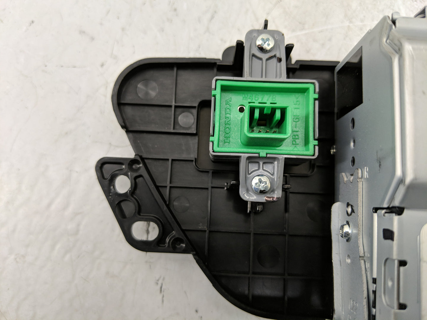 2016 Honda Hr-V Radio AM FM Cd Player Receiver Replacement Fits OEM Used Auto Parts - Oemusedautoparts1.com