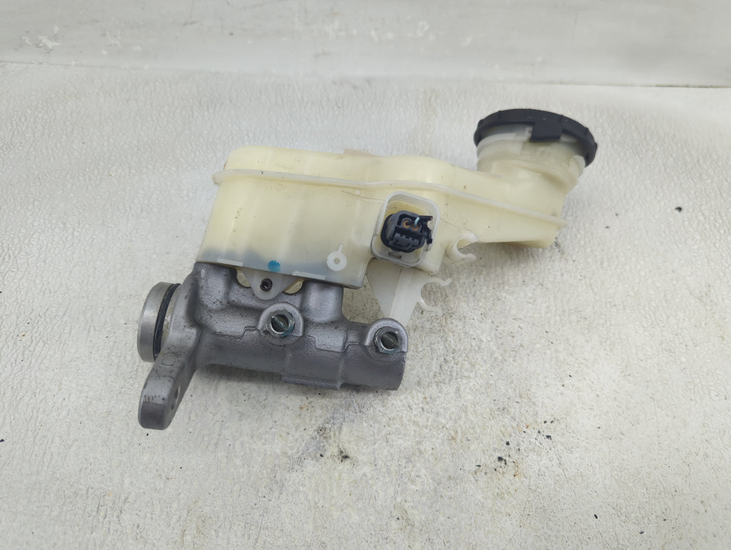 2016-2022 Honda Hr-v Brake Master Cylinder 1290498 - Oemusedautoparts1.com