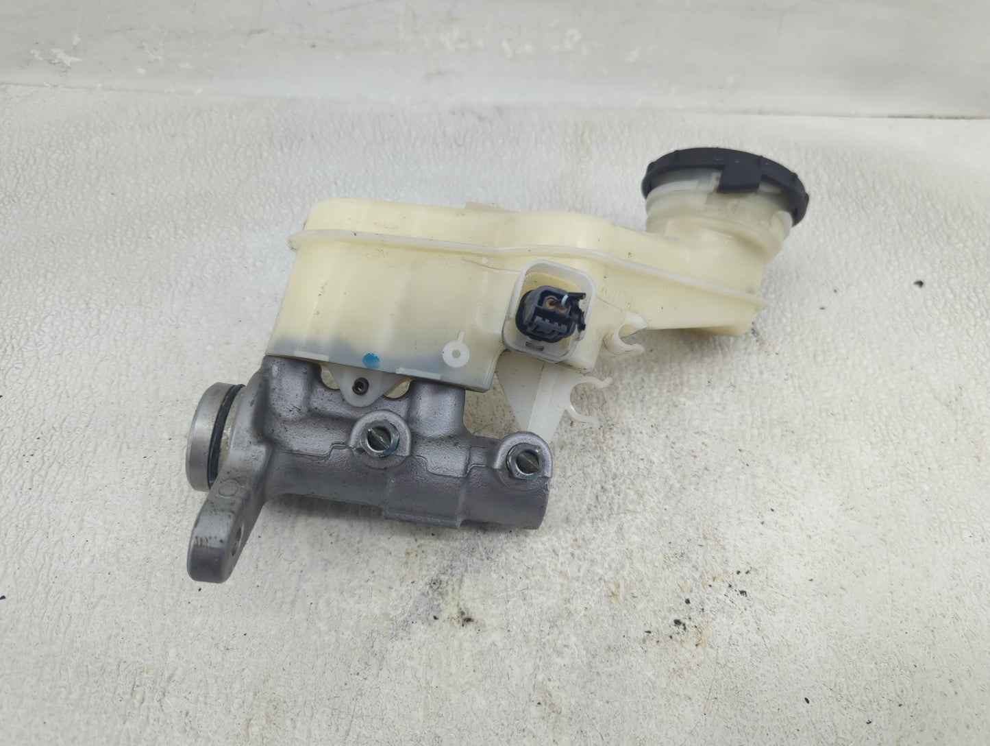 2016-2022 Honda Hr-v Brake Master Cylinder 1290498 - Oemusedautoparts1.com