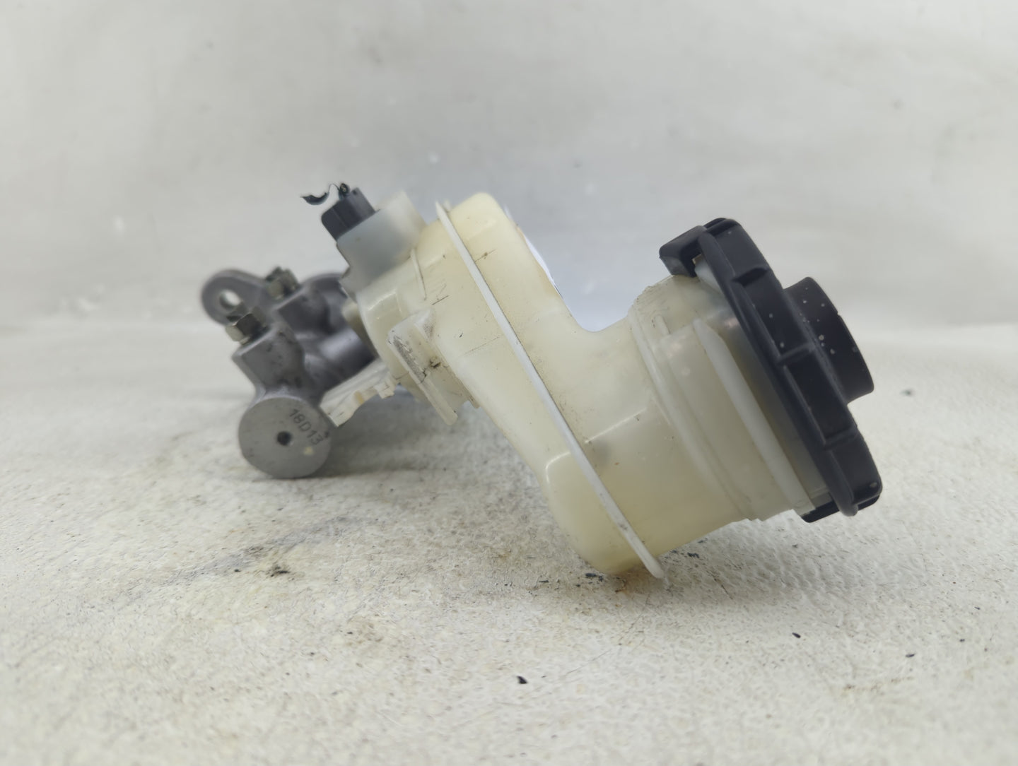 2016-2022 Honda Hr-v Brake Master Cylinder 1290498 - Oemusedautoparts1.com