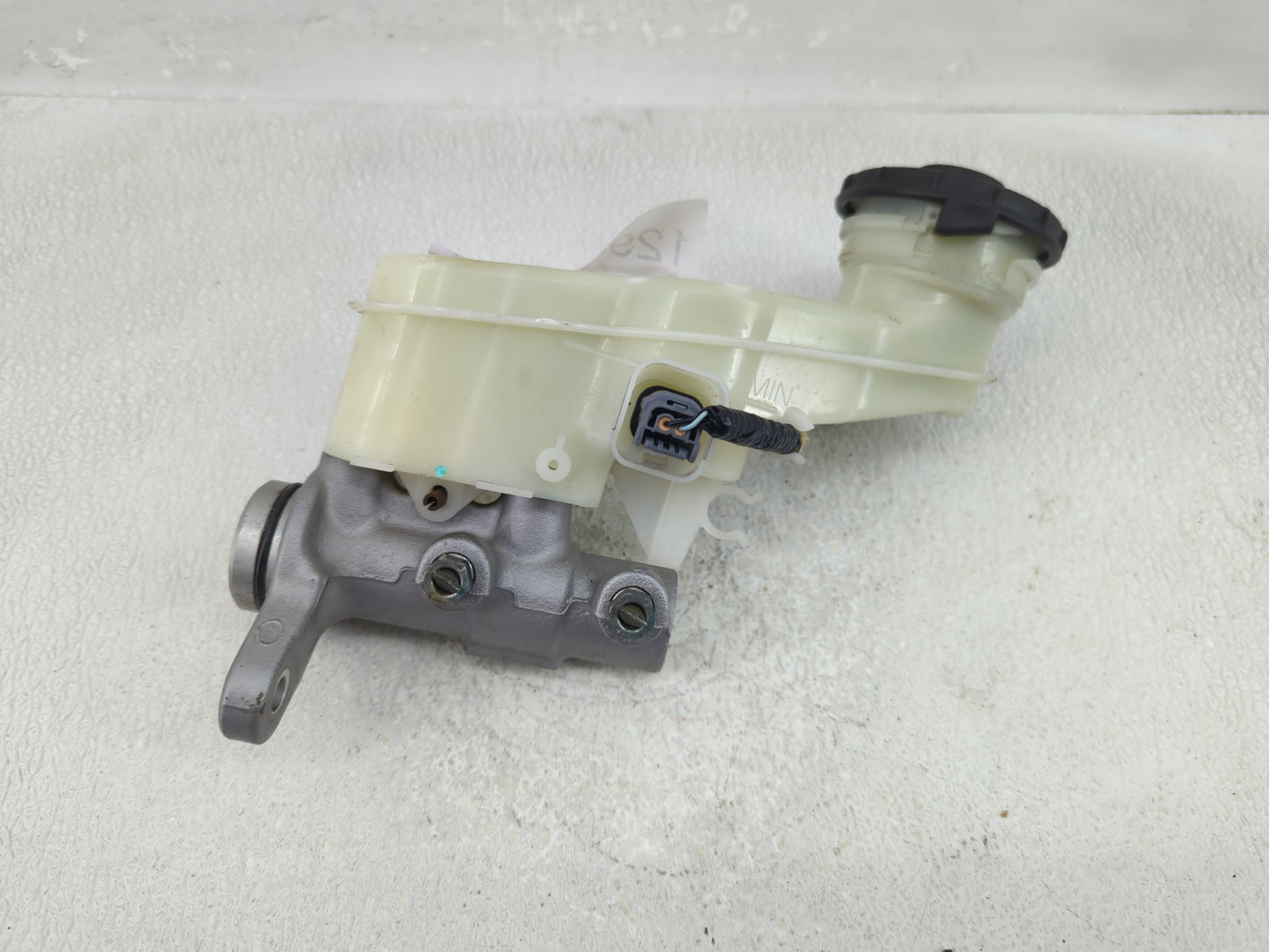2016-2022 Honda Hr-v Brake Master Cylinder 1290540 - Oemusedautoparts1.com