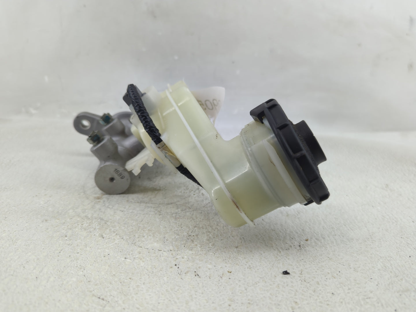 2016-2022 Honda Hr-v Brake Master Cylinder 1290540 - Oemusedautoparts1.com