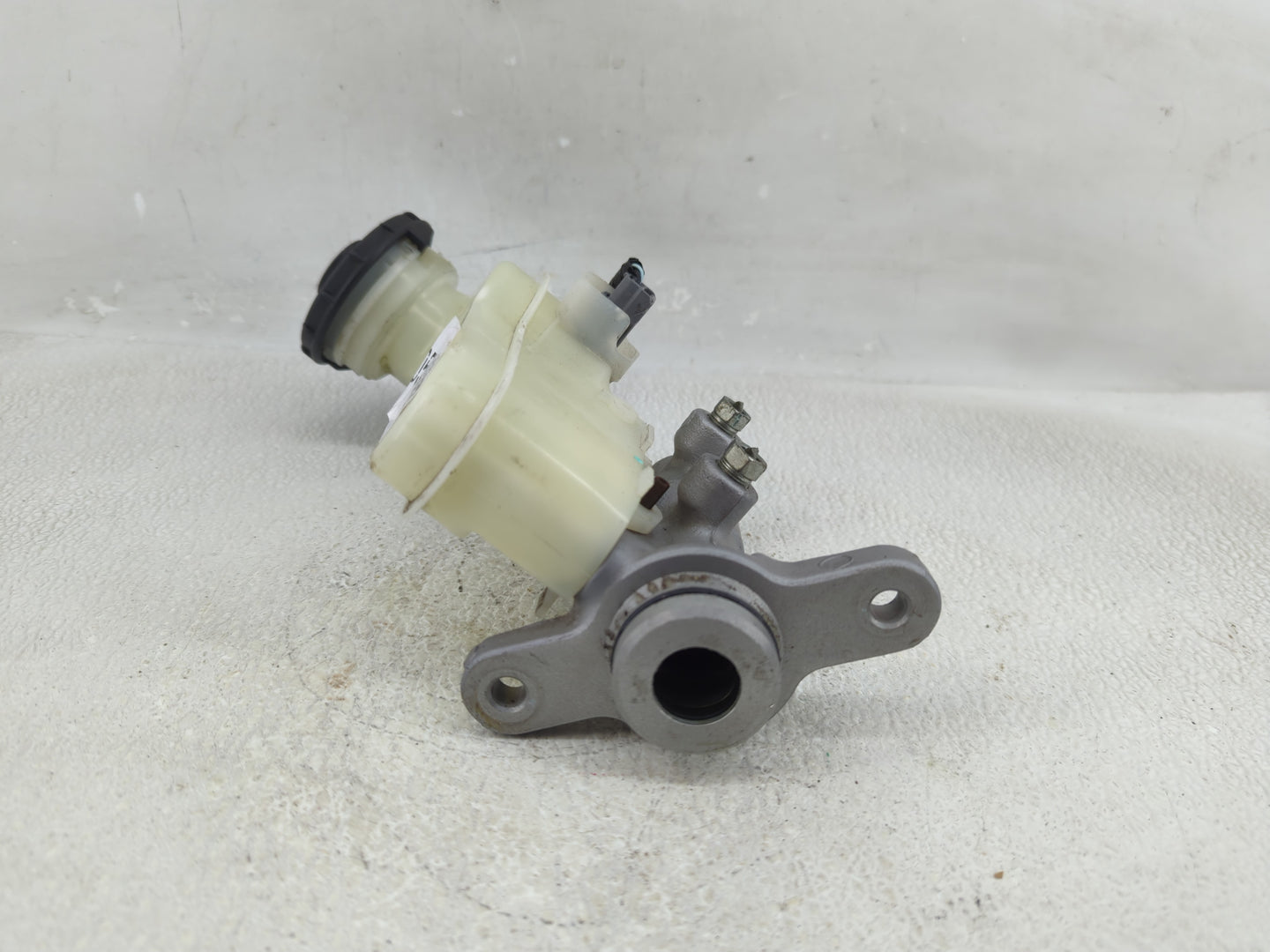 2016-2022 Honda Hr-v Brake Master Cylinder 1290540 - Oemusedautoparts1.com