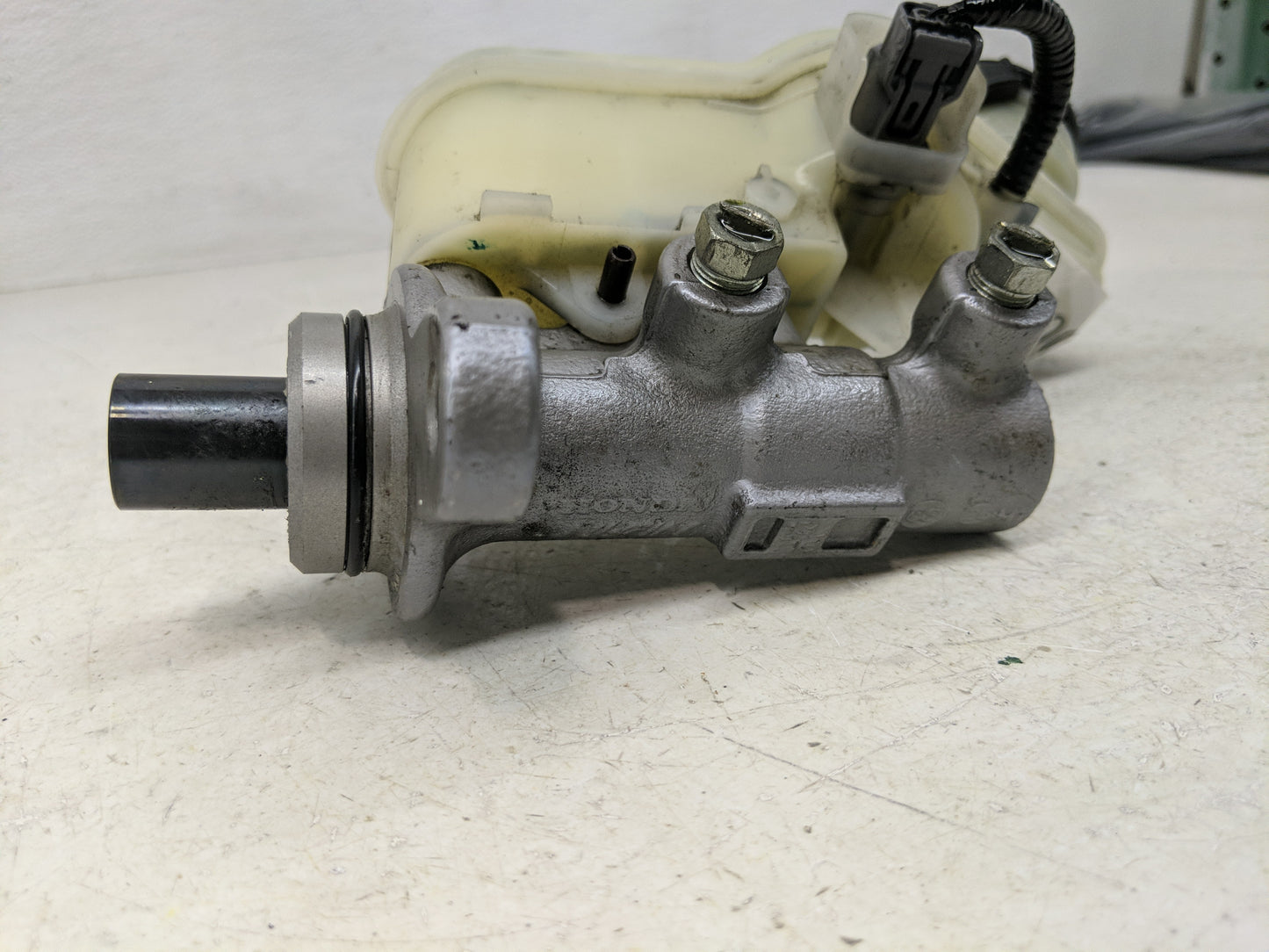 2016-2022 Honda Hr-v Brake Master Cylinder 1300380 - Oemusedautoparts1.com
