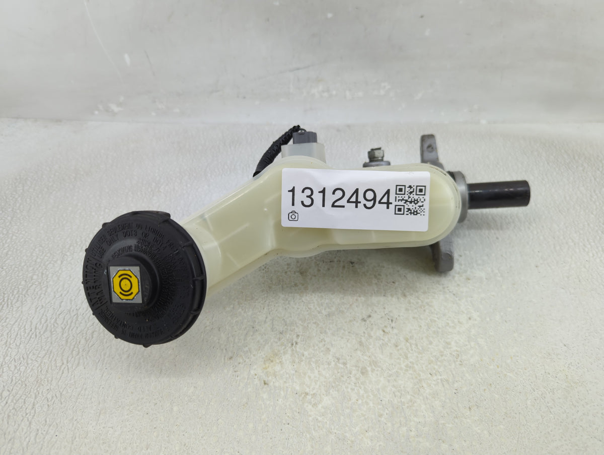 2016-2022 Honda Hr-v Brake Master Cylinder 1312494 - Oemusedautoparts1.com