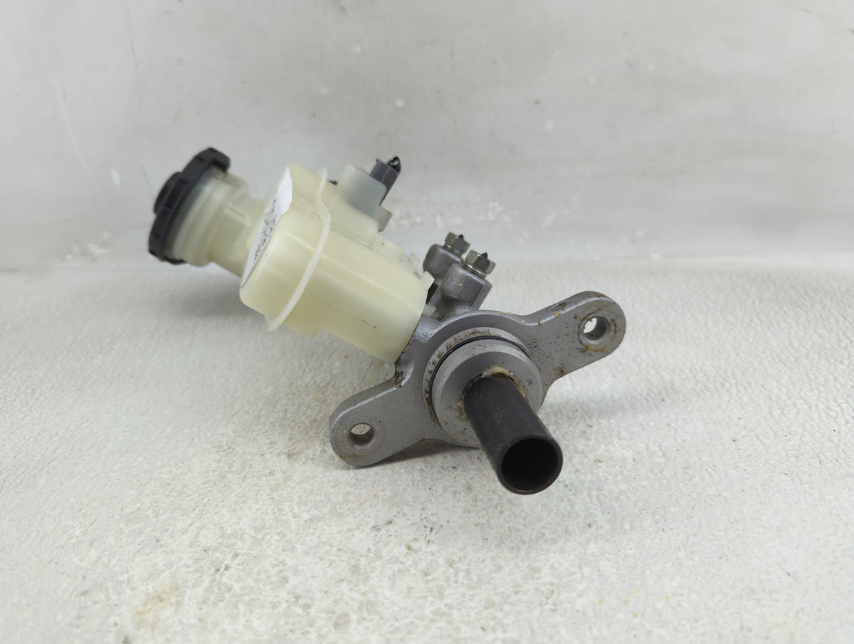 2016-2022 Honda Hr-v Brake Master Cylinder 1312494 - Oemusedautoparts1.com