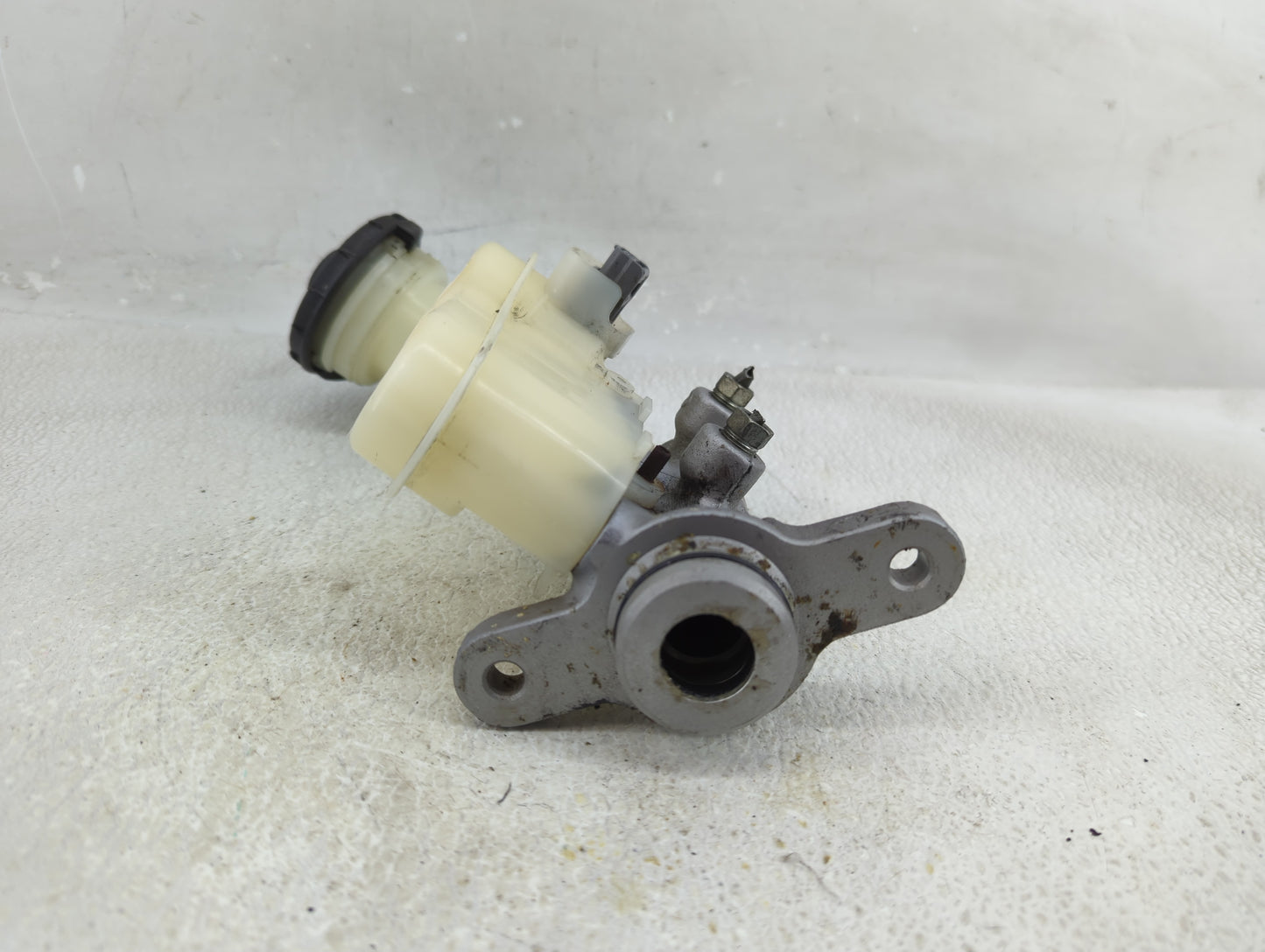 2016-2022 Honda Hr-v Brake Master Cylinder 1312609 - Oemusedautoparts1.com