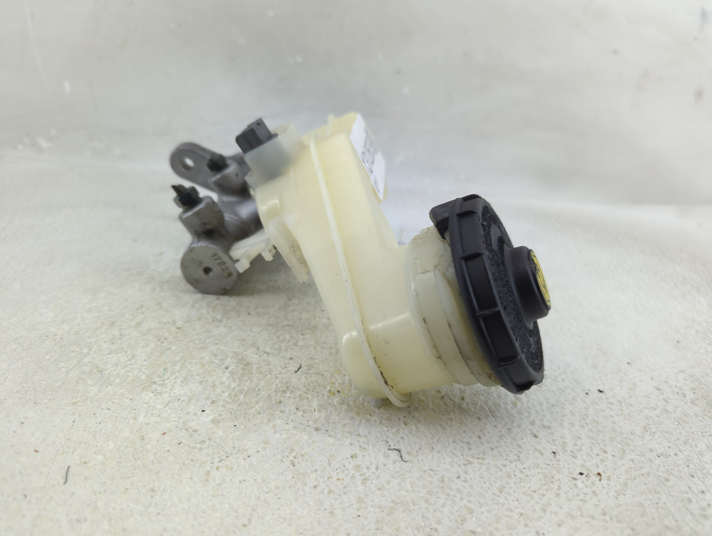 2016-2022 Honda Hr-v Brake Master Cylinder 1312609 - Oemusedautoparts1.com