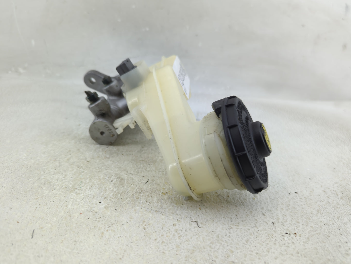 2016-2022 Honda Hr-v Brake Master Cylinder 1312609 - Oemusedautoparts1.com