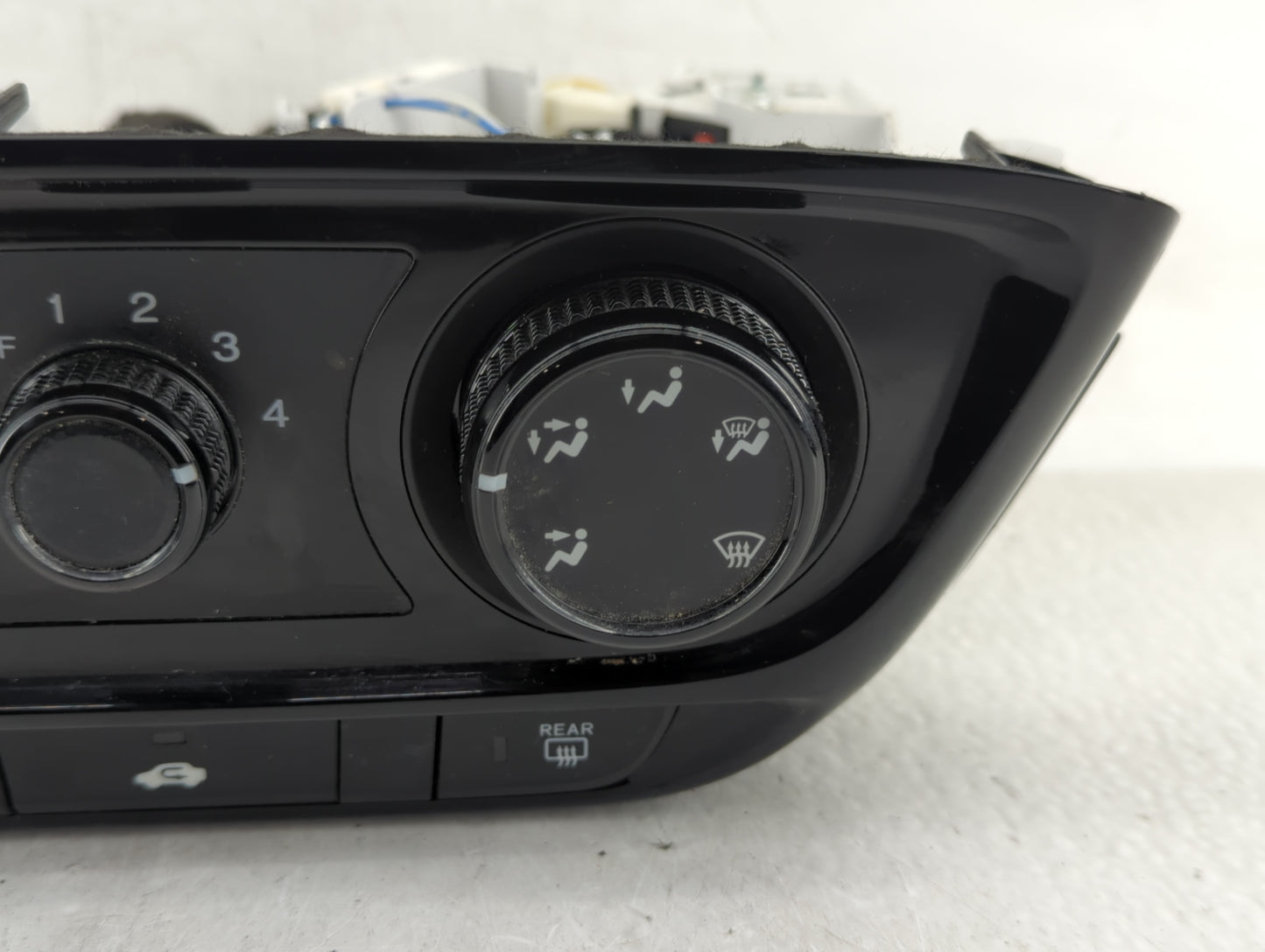 2016-2022 Honda Hr-V Climate Control Module Temperature AC/Heater Replacement P/N:L5609-40-01 Fits OEM Used Auto Parts - Oem